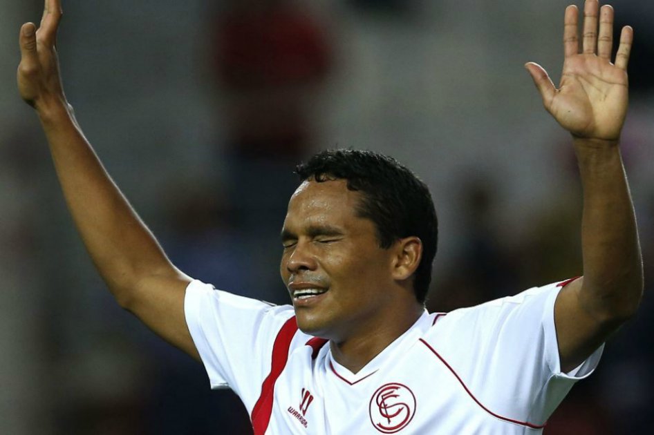Alves me llamó colombiano de mierda: Carlos Bacca