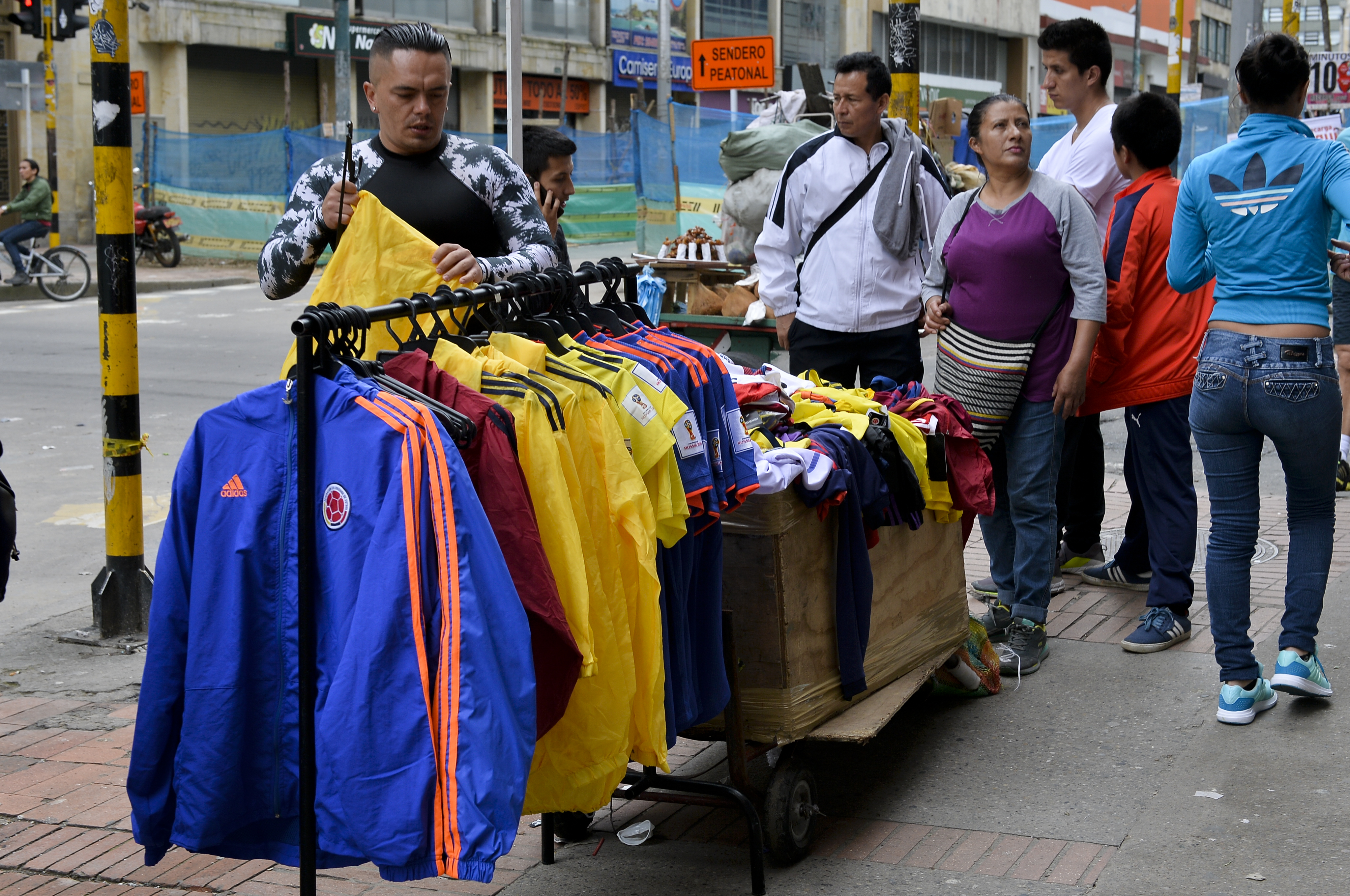 ¿Comprar ropa pirata es un acto de corrupción?