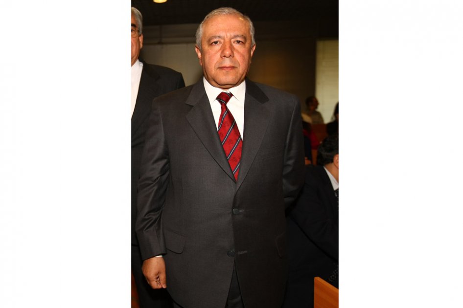 Conjuez conservador definirá adopción gay