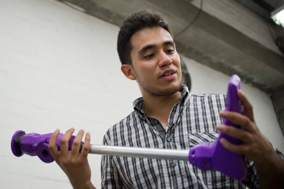 Estudiante diseña en Cali prótesis de bajo costo impresas en 3D