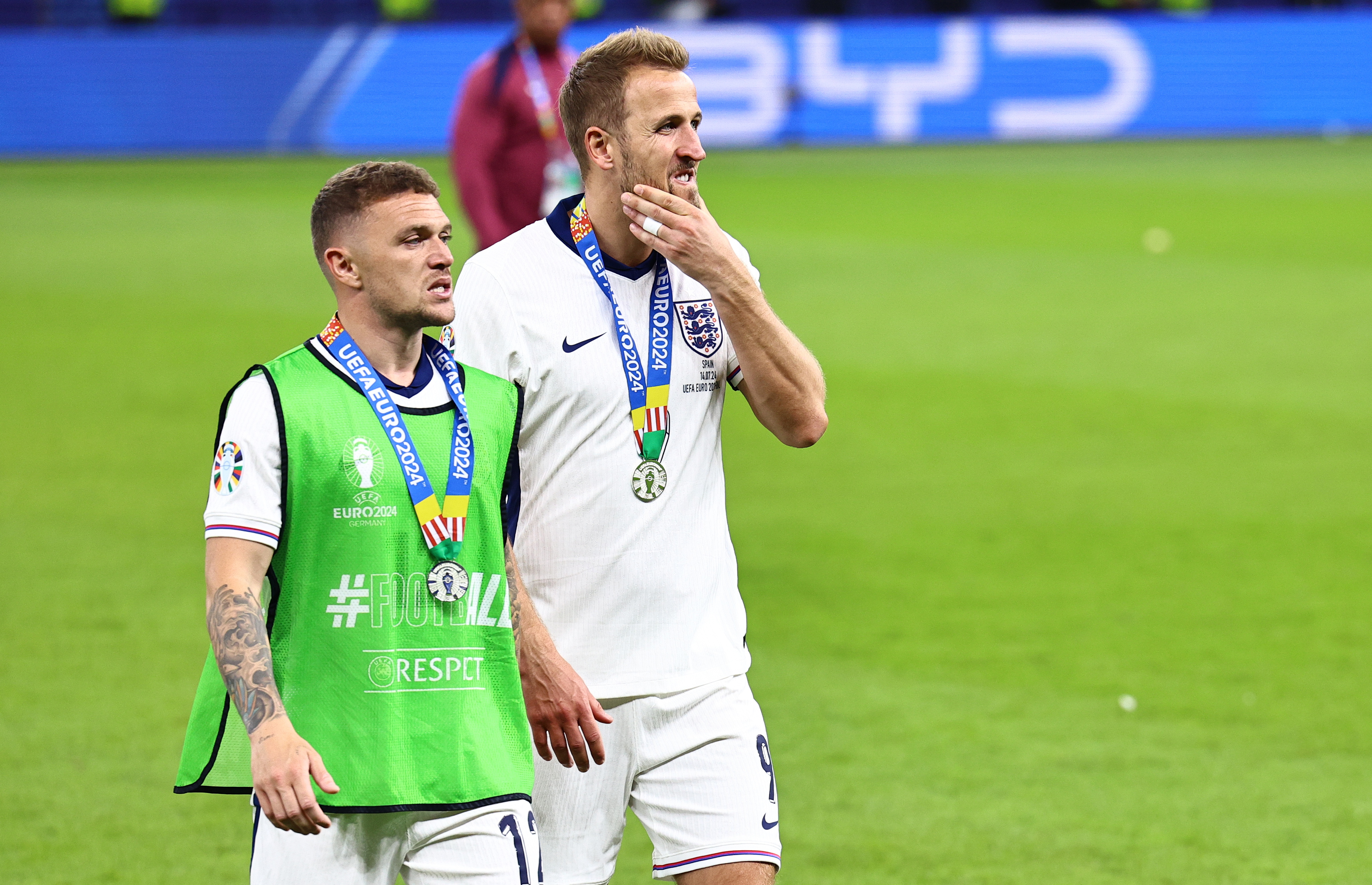 Berlin (Germany), 14/07/2024.- Kieran Trippier of England (L) and Harry Kane of England react after losing the UEFA EURO 2024 final soccer match between Spain and England, in Berlin, Germany, 14 July 2024. (Alemania, España) EFE/EPA/FILIP SINGER