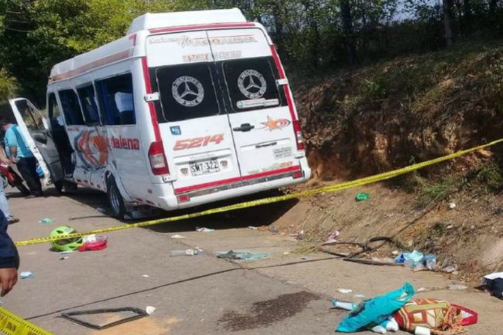 Un muerto y 13 heridos por accidente de tránsito en Santander