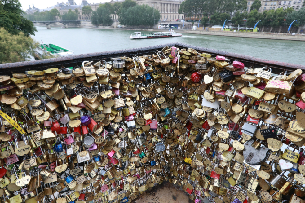 París sin candados del amor en sus puentes