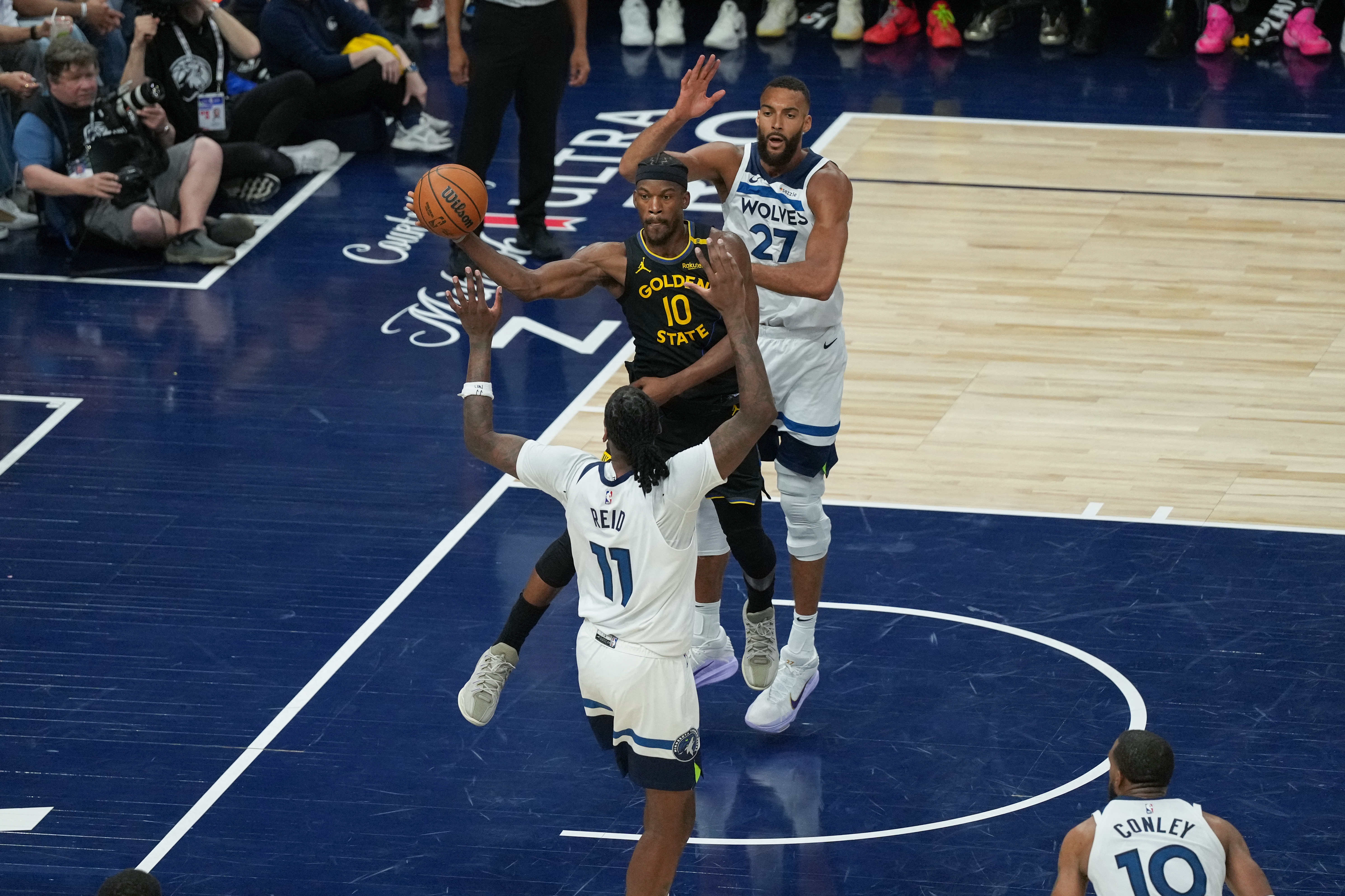 Golden State le ganó el primer juego a Minnesota, pero se preocupa por Curry