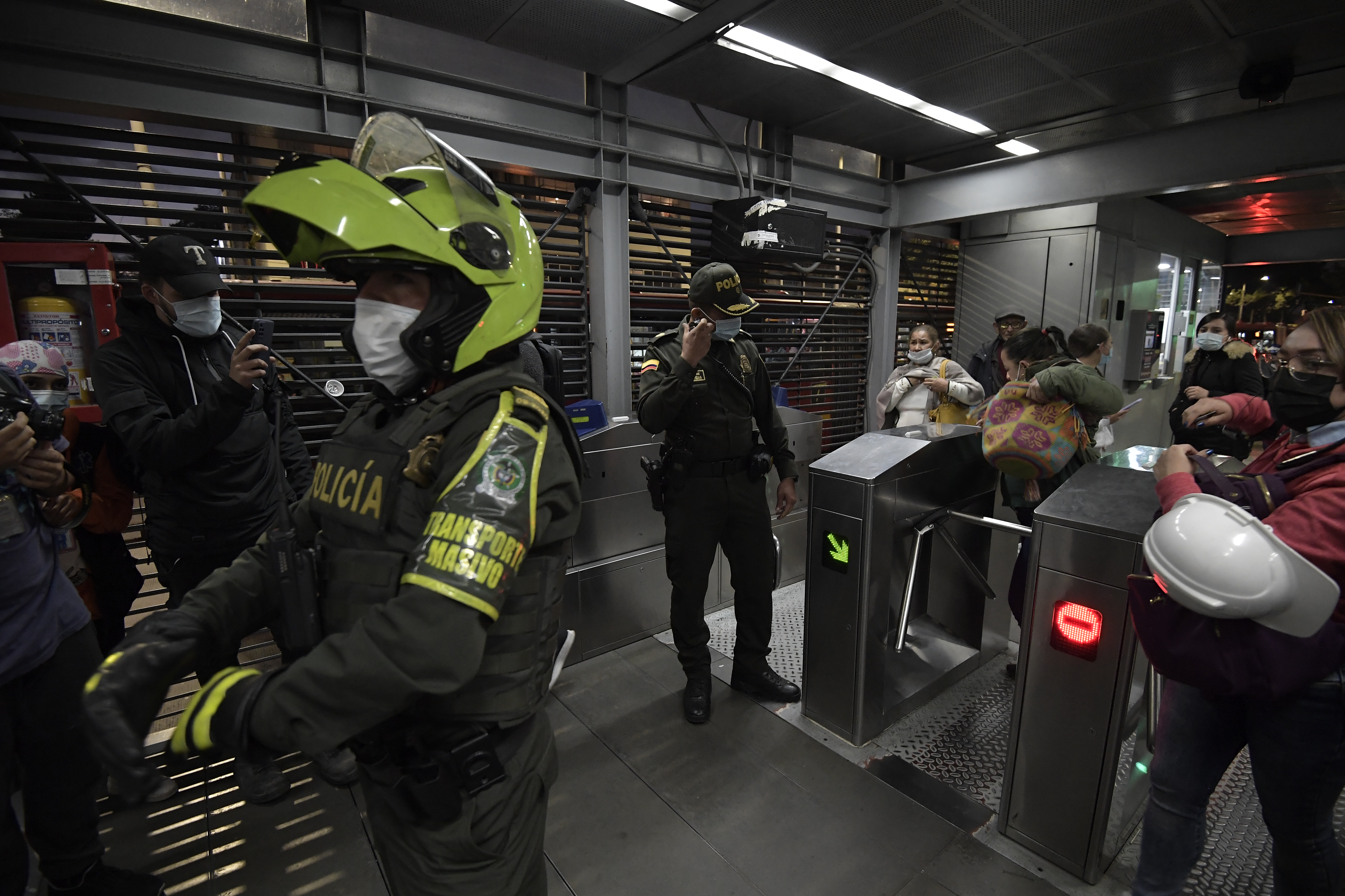 Capturan a cuatro sujetos, por agredir a mujeres en Transmilenio