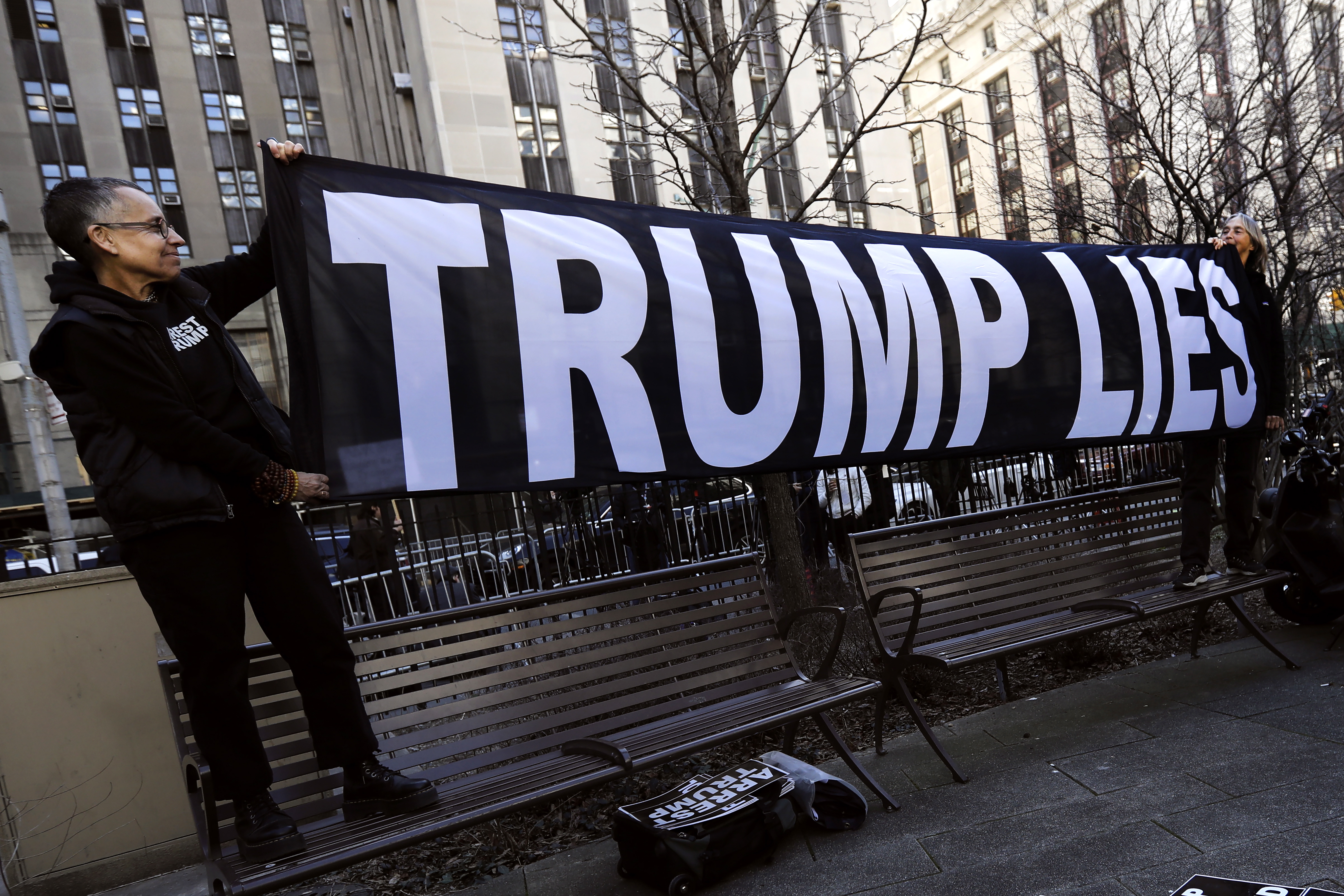 Jurado en Nueva York aplaza decisión sobre cargos contra Donald Trump
