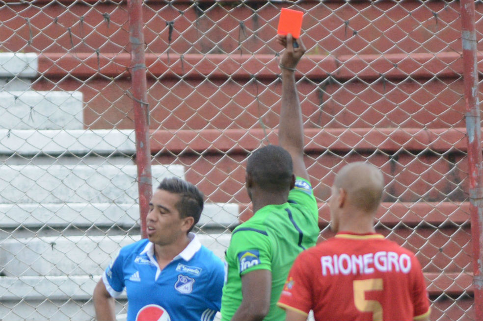 Maxi Núñez, suspendido por cuatro fechas