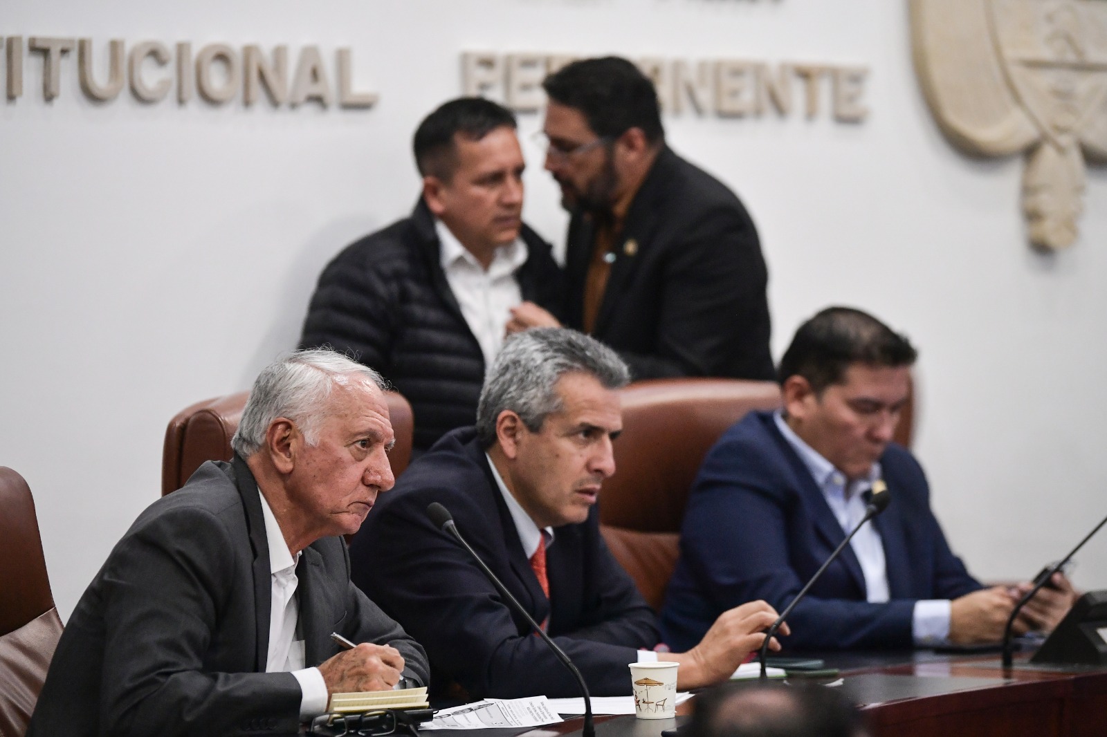 Exministros y organizaciones médicas hablan de sus reparos a la reforma a la salud