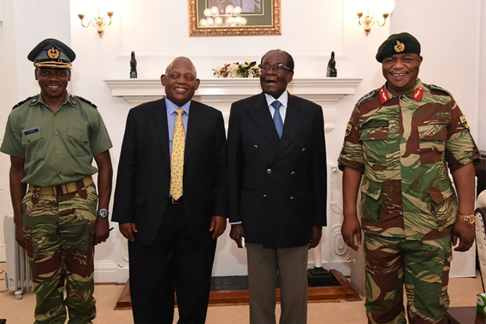 Mugabe rechaza ceder a los militares y dimitir de la presidencia de Zimbabue