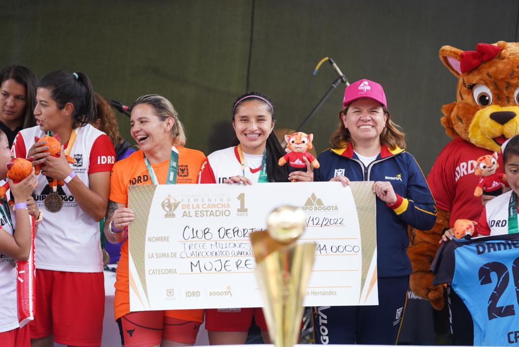 El Campín se vistió de gala para disfrutar dos finales de fútbol