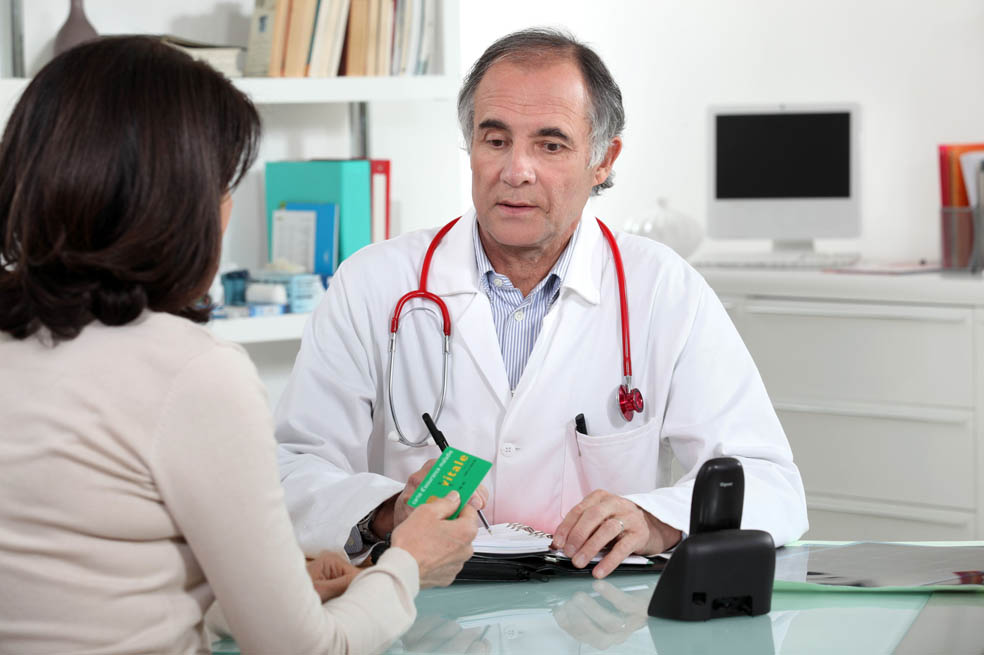 En algunas clínicas los pacientes completan la información de su historia clínica. 