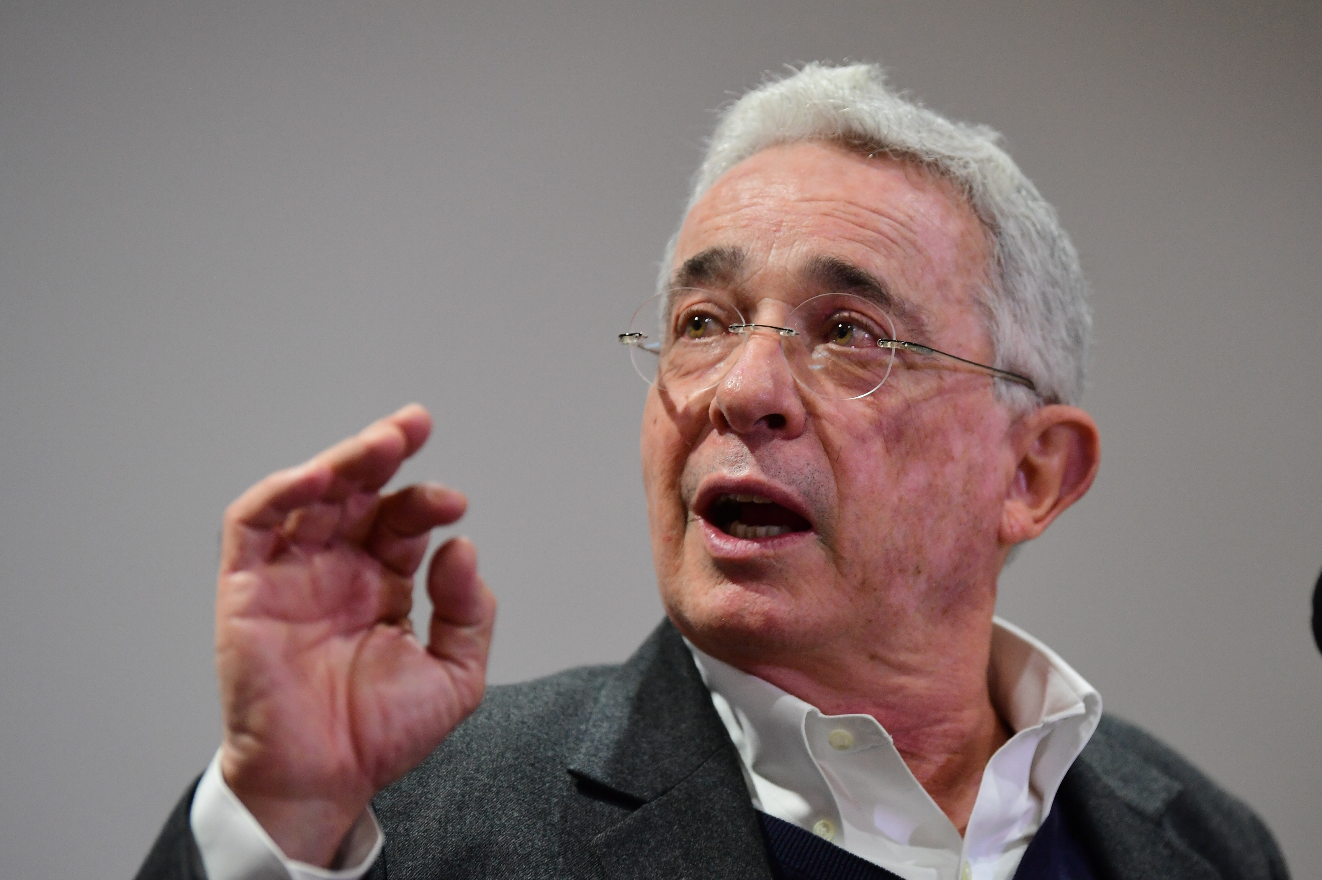 Caso Uribe: jueza pide continuar el proceso contra el expresidente por soborno