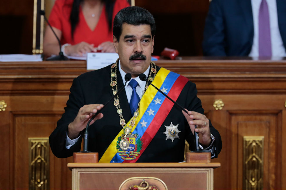 Maduro, dispuesto a convertirse en dictador «para lograr paz económica»