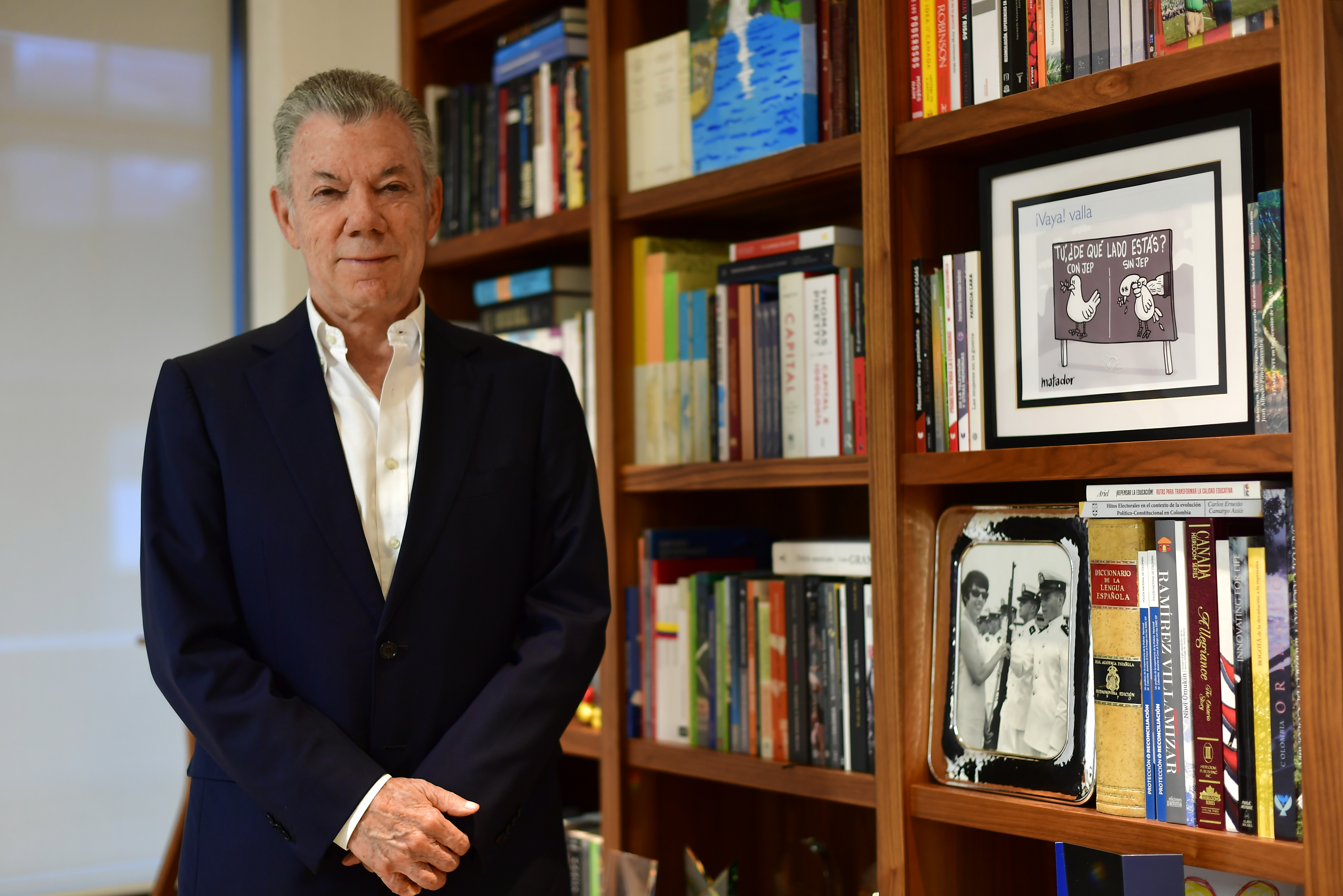 El expresidente de Colombia y nobel de Paz, Juan Manuel Santos, aseguró que "todo lo que ha hecho últimamente" el mandatario Gustavo Petro "tiene un tufillo electoral".