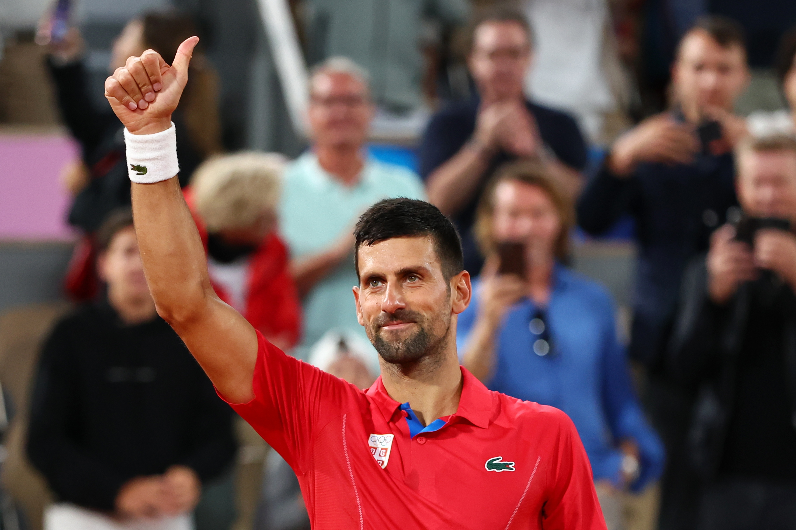 Paris (France), 27/07/2024.- Novak Djokovic of Serbia reacts after winning his Men's Singles first round match against Matthew Ebden of Australia at the Tennis competitions in the Paris 2024 Olympic Games, at the Roland Garros in Paris, France, 27 July 2024. (Tenis, Francia) EFE/EPA/DIVYAKANT SOLANKI