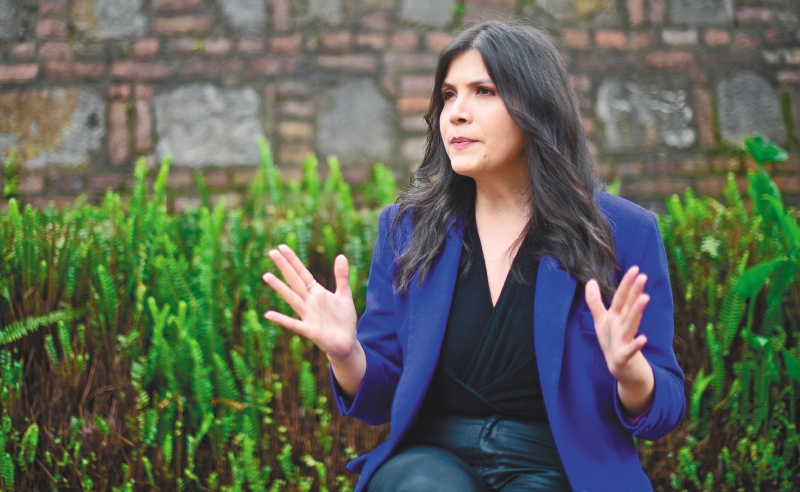 Lorena Beltrán cuenta: "Hago pedagogía, explicando cómo escoger (un cirujano plástico adecuado) y cómo denunciar si el procedimiento salió mal".