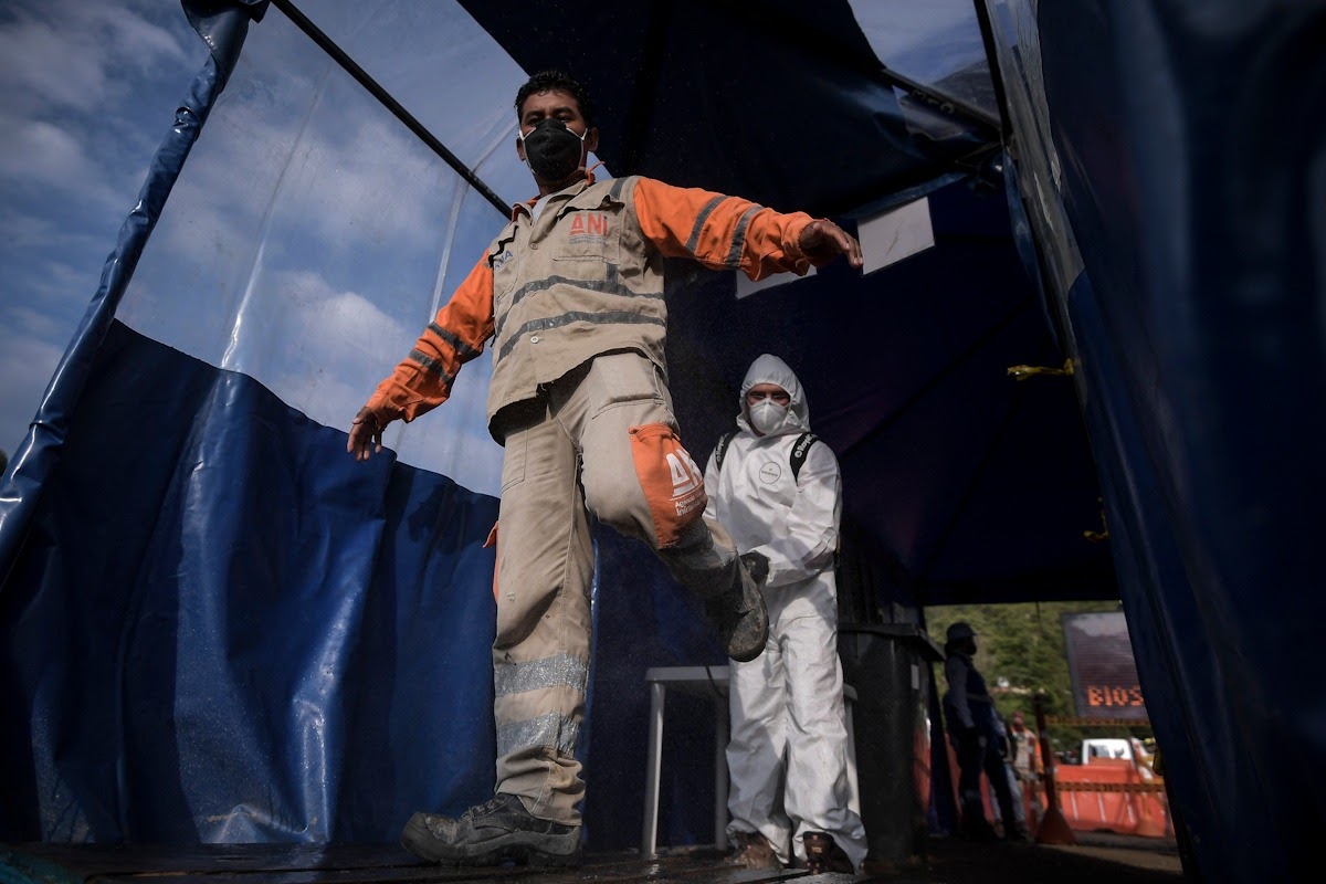 Obras en la Transversal del Sisga durante la cuarentena.