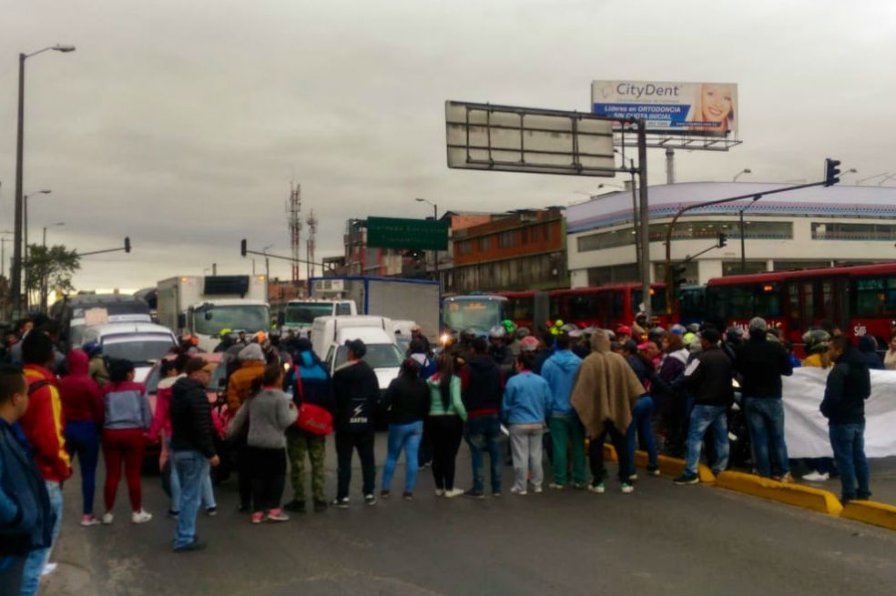 Por manifestaciones, cerraron temporalmente el Portal de las Américas de Bogotá
