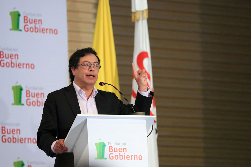 Santos reitera apoyo al metro