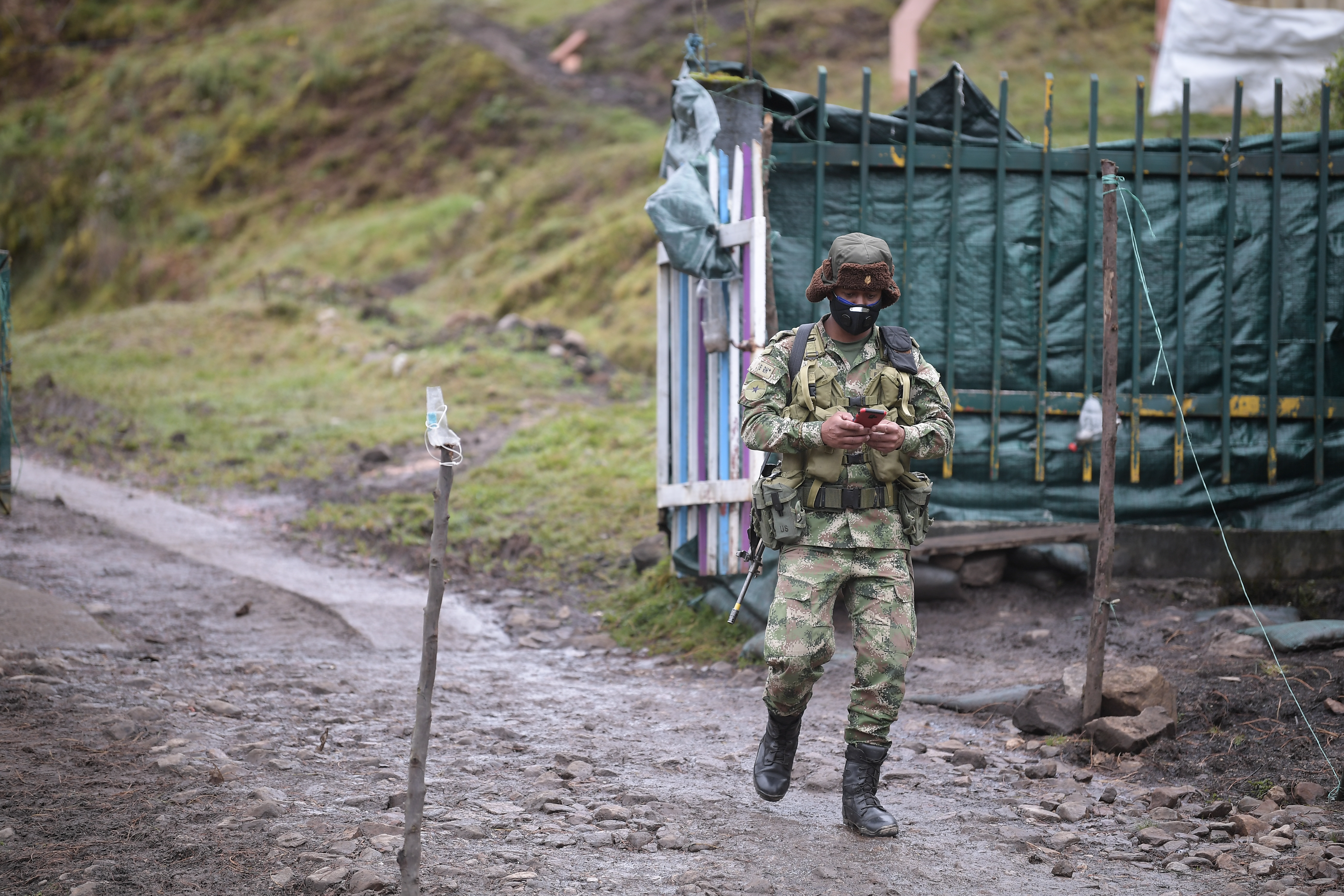 Miembros del Ejército repartieron comida a población vulnerable de Bogotá