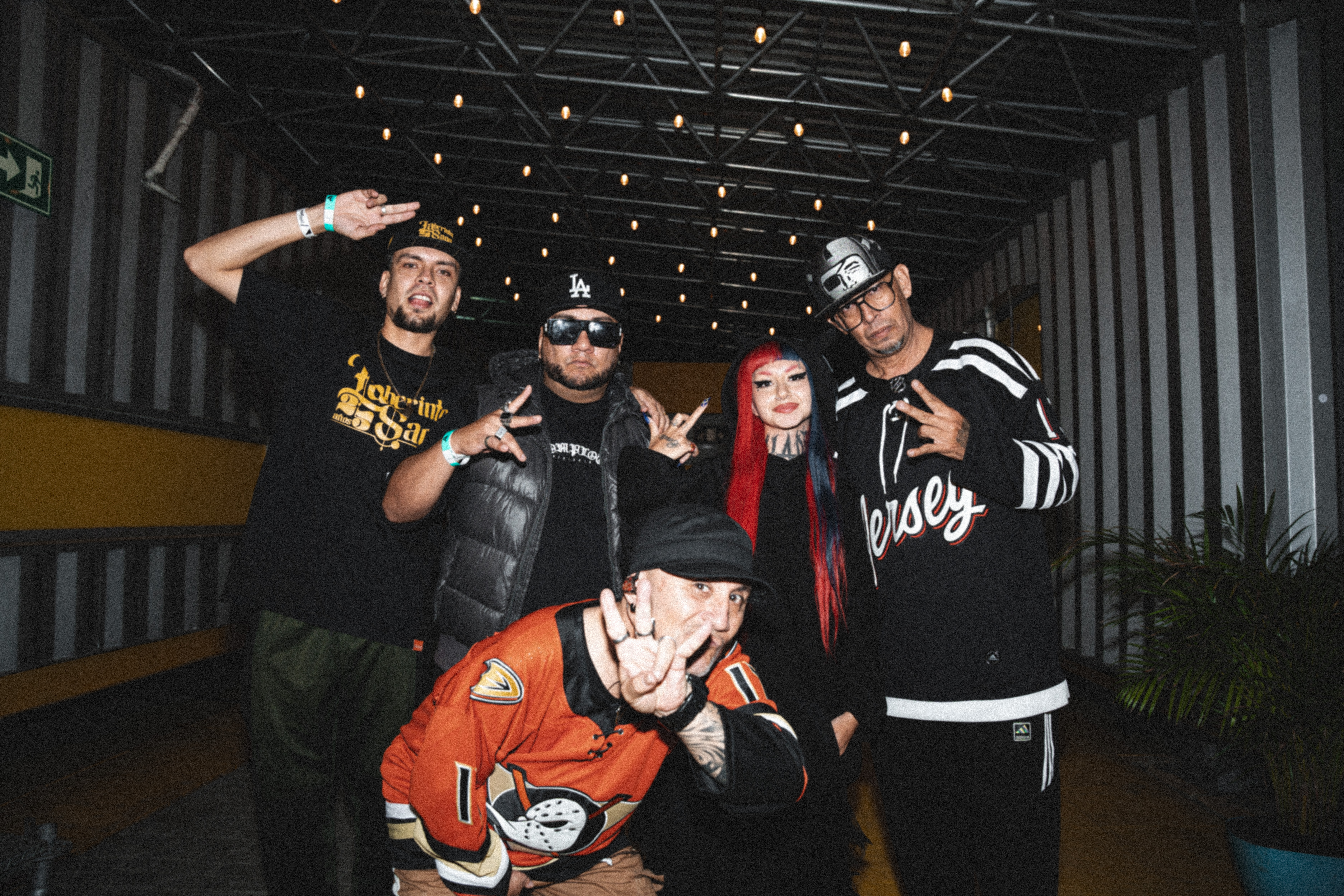 La rapera Kei Linch, quien fue su invitada sorpresa, les agradeció por ser una de esas agrupaciones que abrieron trocha para el hip hop colombiano para que la ‘nueva escuela’ pudiera soñar en la actualidad. Laberinto se despidió entre aplausos y pidió una histeria para el artista que seguía.
