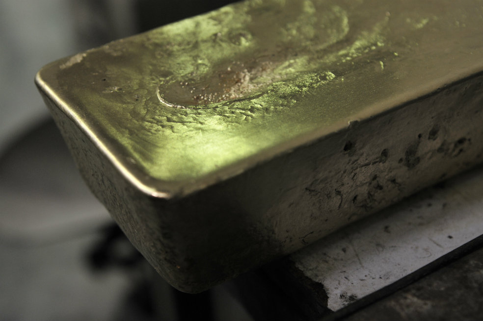 El oro pierde su brillo