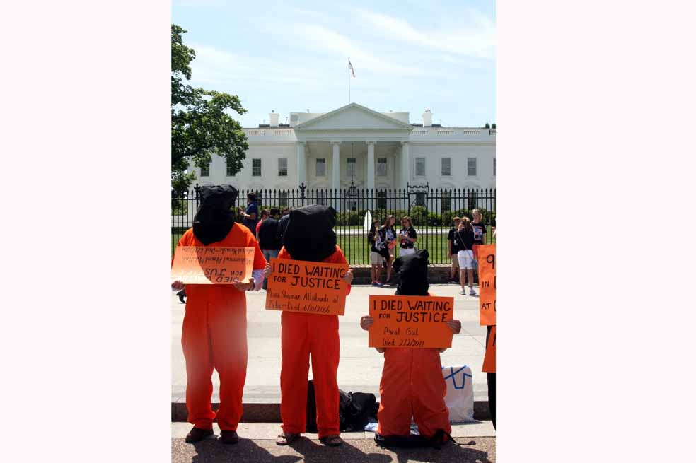 Preso inconsciente desata alerta en Guantánamo