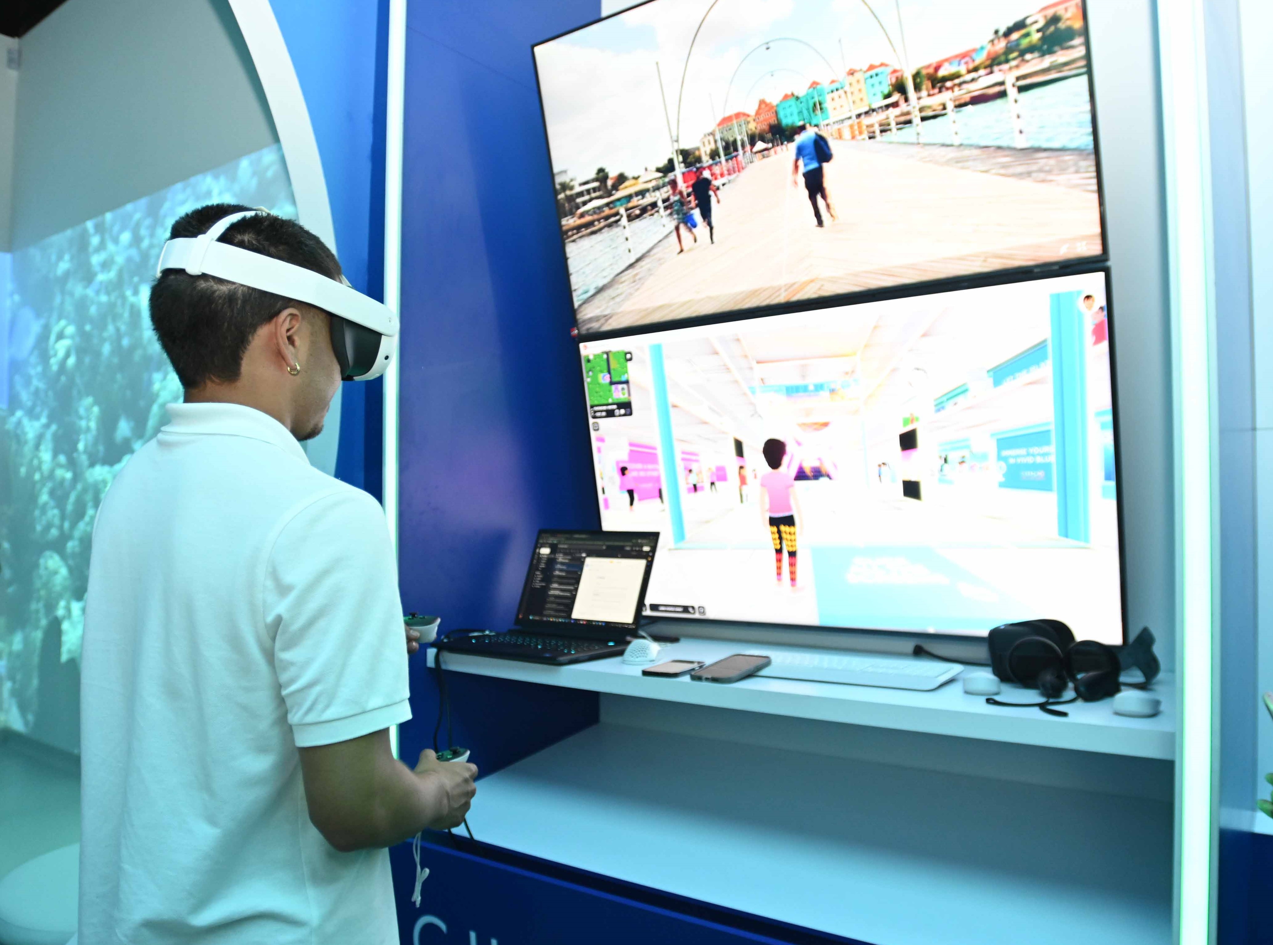 Este espacio se destaca por ser el primer local en Latinoamérica que ofrece una experiencia gratuita que integra tecnologías desde el metaverso hasta juegos y réplicas virtuales de lugares de un destino turístico.