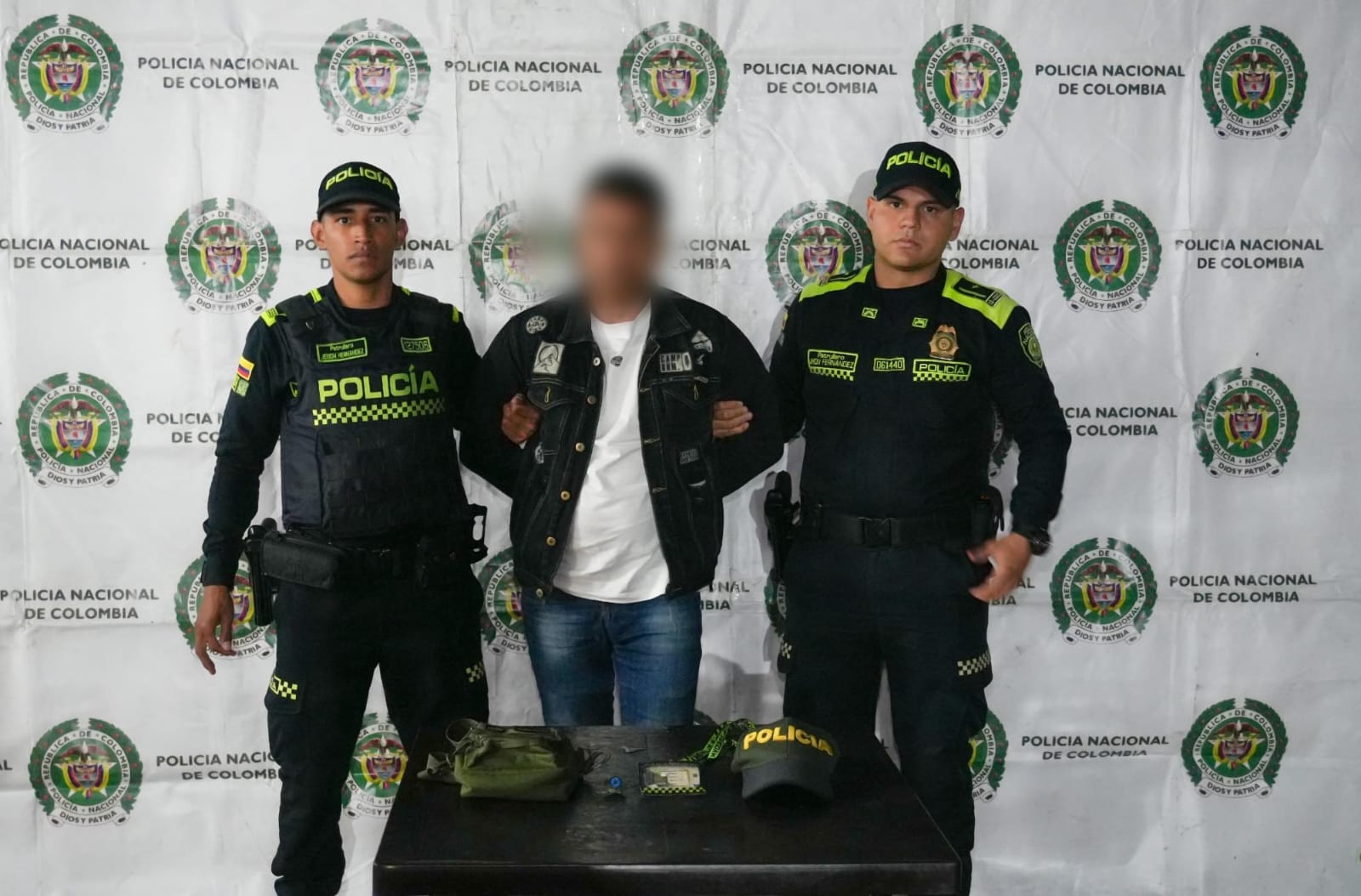 Capturan en el Portal Norte a falso policía que requisaba pasajeros para robarlos