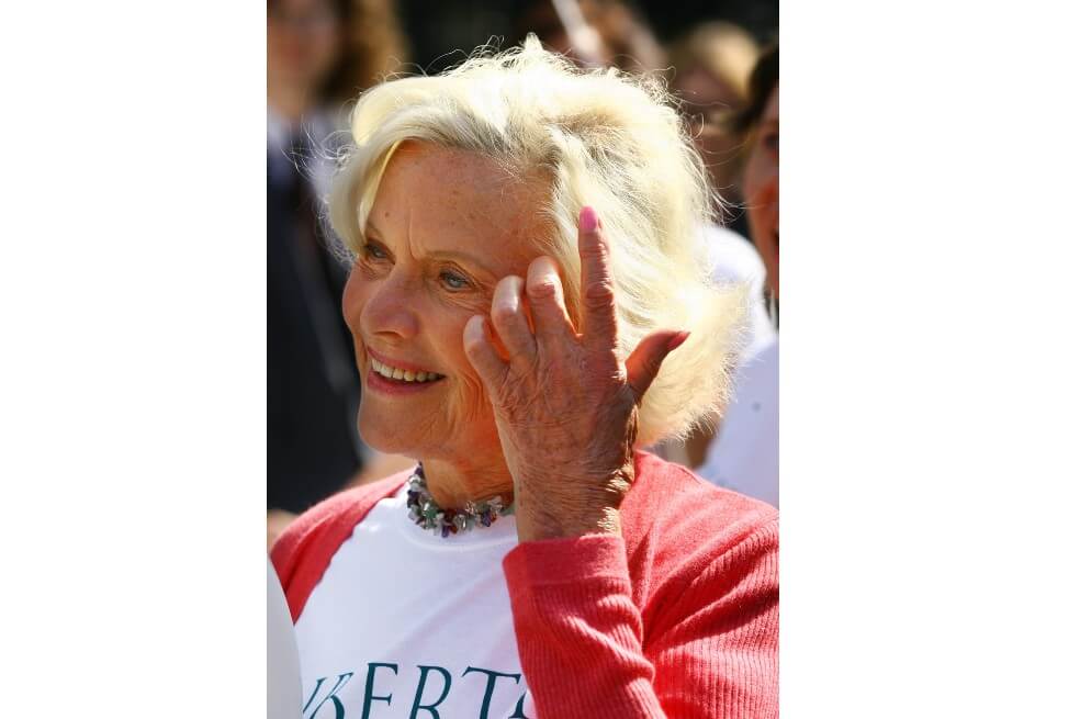 Murió la actriz Honor Blackman, icónica chica Bond