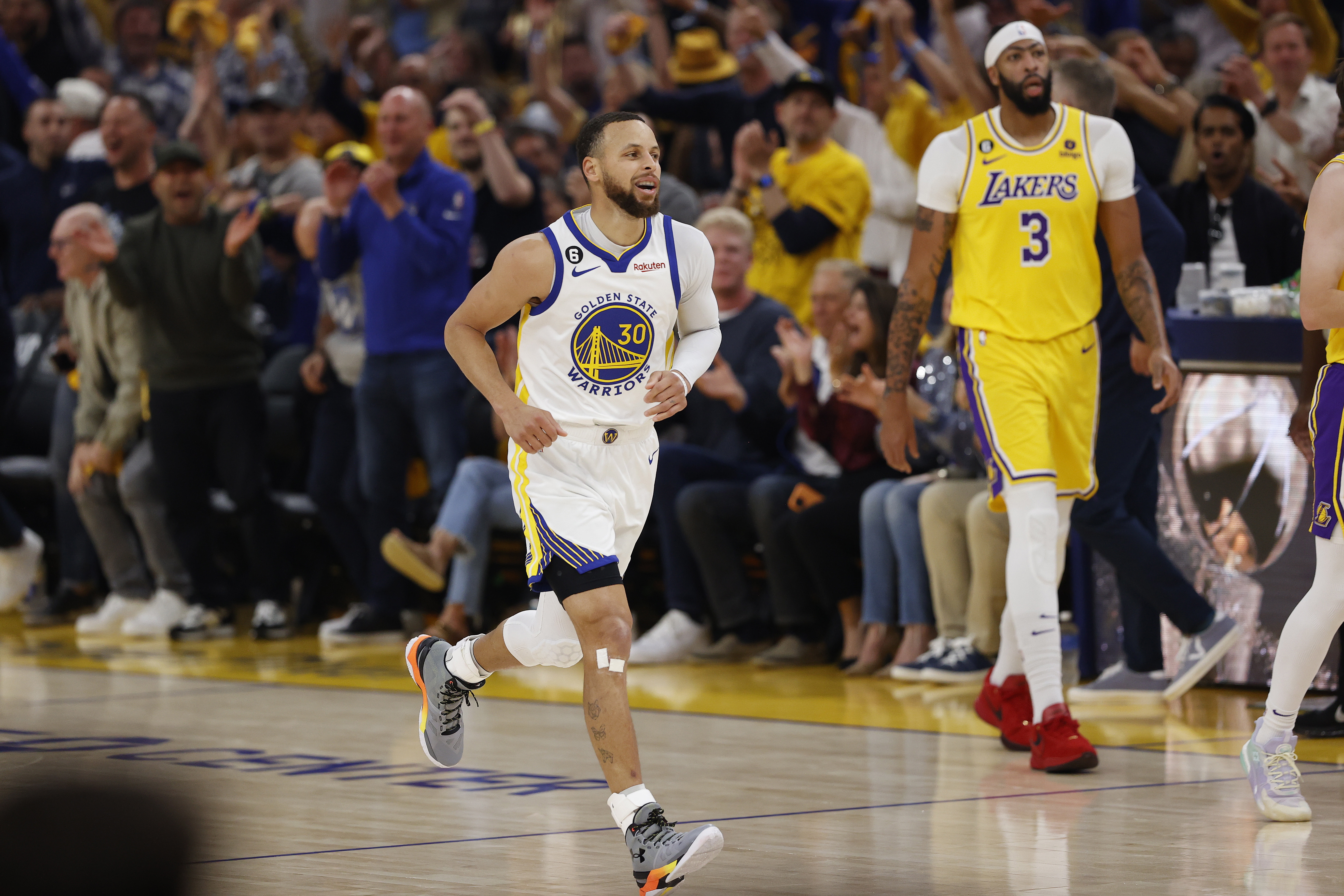 NBA: los Warriors vencieron a los Lakers y descontaron la serie