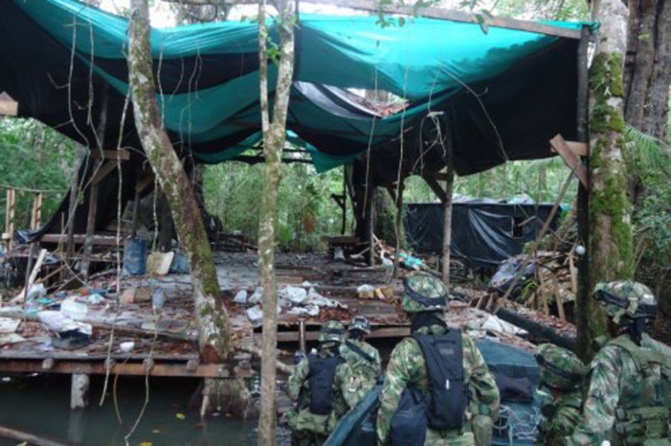 Desmantelan centro de fabricación de explosivos de las Farc
