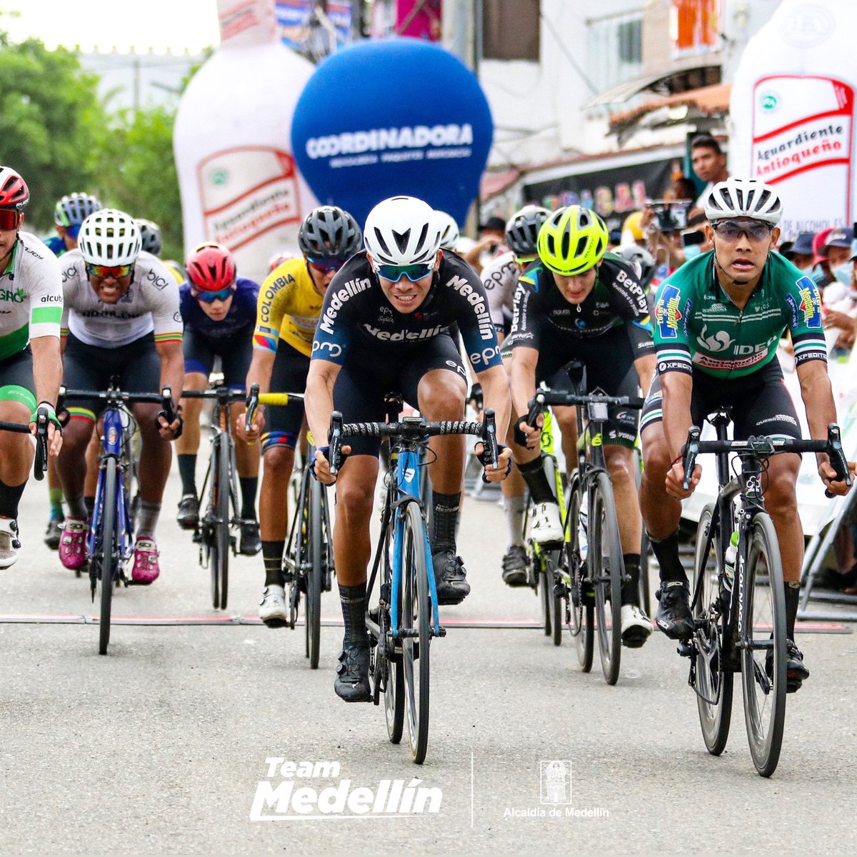 Brayan Sánchez ganó al esprint la primera etapa de la Vuelta a Antioquia