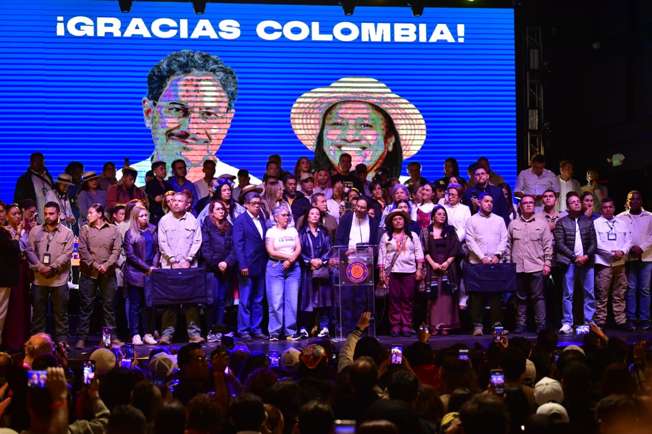 Durante su discurso, Cepeda expresó: "El preconteo que se ha realizado en la noche de hoy lo reconocemos como un dato que aún no es oficial ni vinculante. Reconocemos su primer resultado. Seguido, debemos informar que nuestro grupo de testigos, decenas de miles de ciudadanos, abogadas y abogados, está procediendo a impugnar 33.000 mesas en todo el país. Una por una deberá ser objeto de escrutinio".