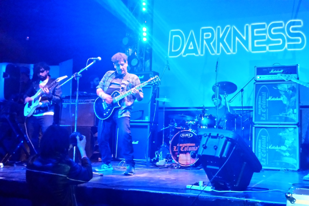 La banda de metal colombiana Darkness debutó en el mercado discográfico con el registro “Espías malignos”, a finales de la década del 80. / Whitencolor
