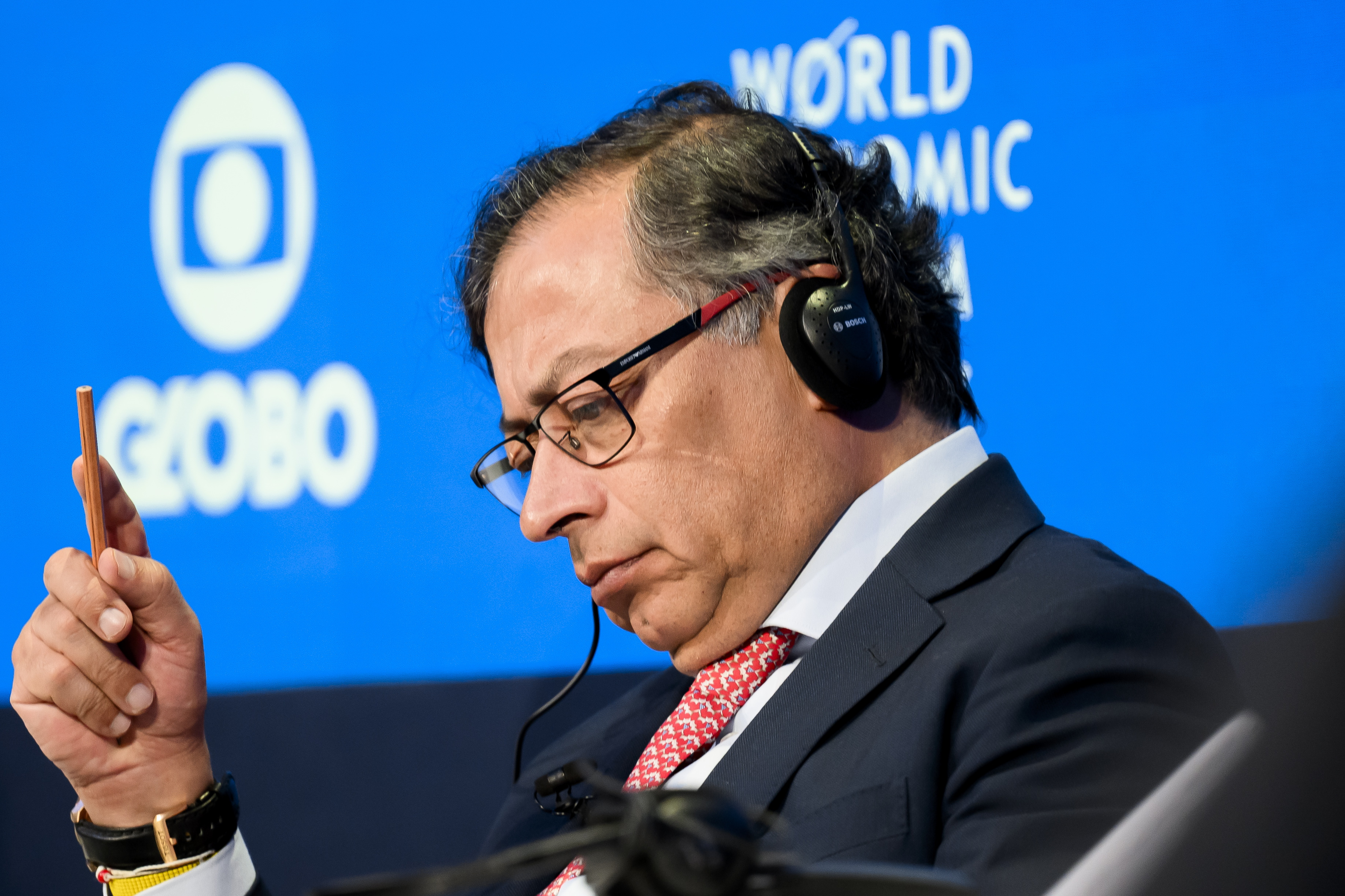 Petro pide no sacar petróleo del Esequibo para evitar posible “conflicto militar”