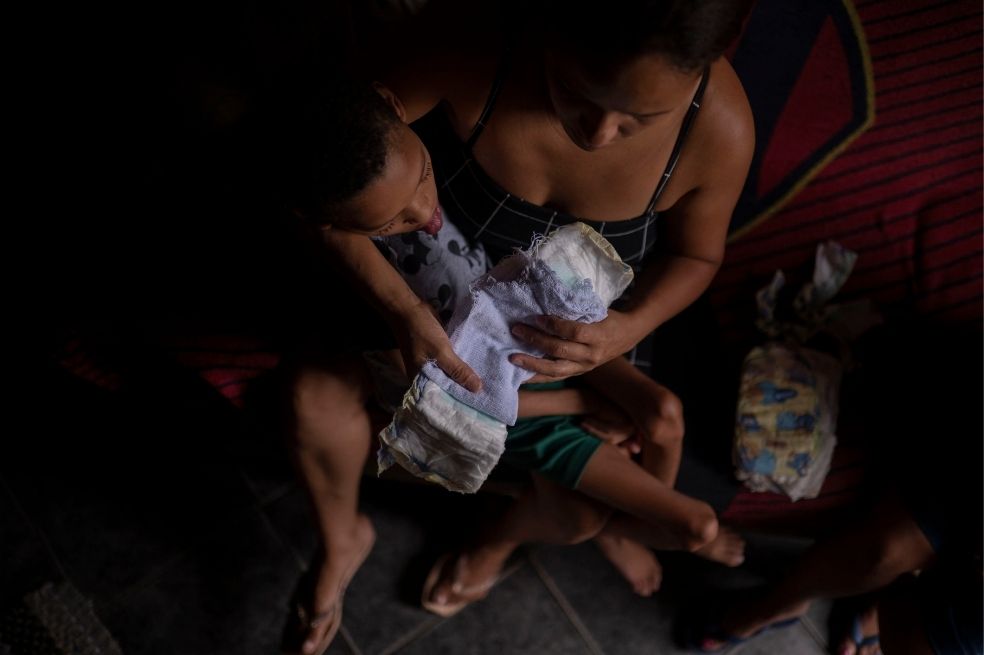 Pobreza menstrual: mujeres brasileñas usan pañales usados como toallas higiénicas