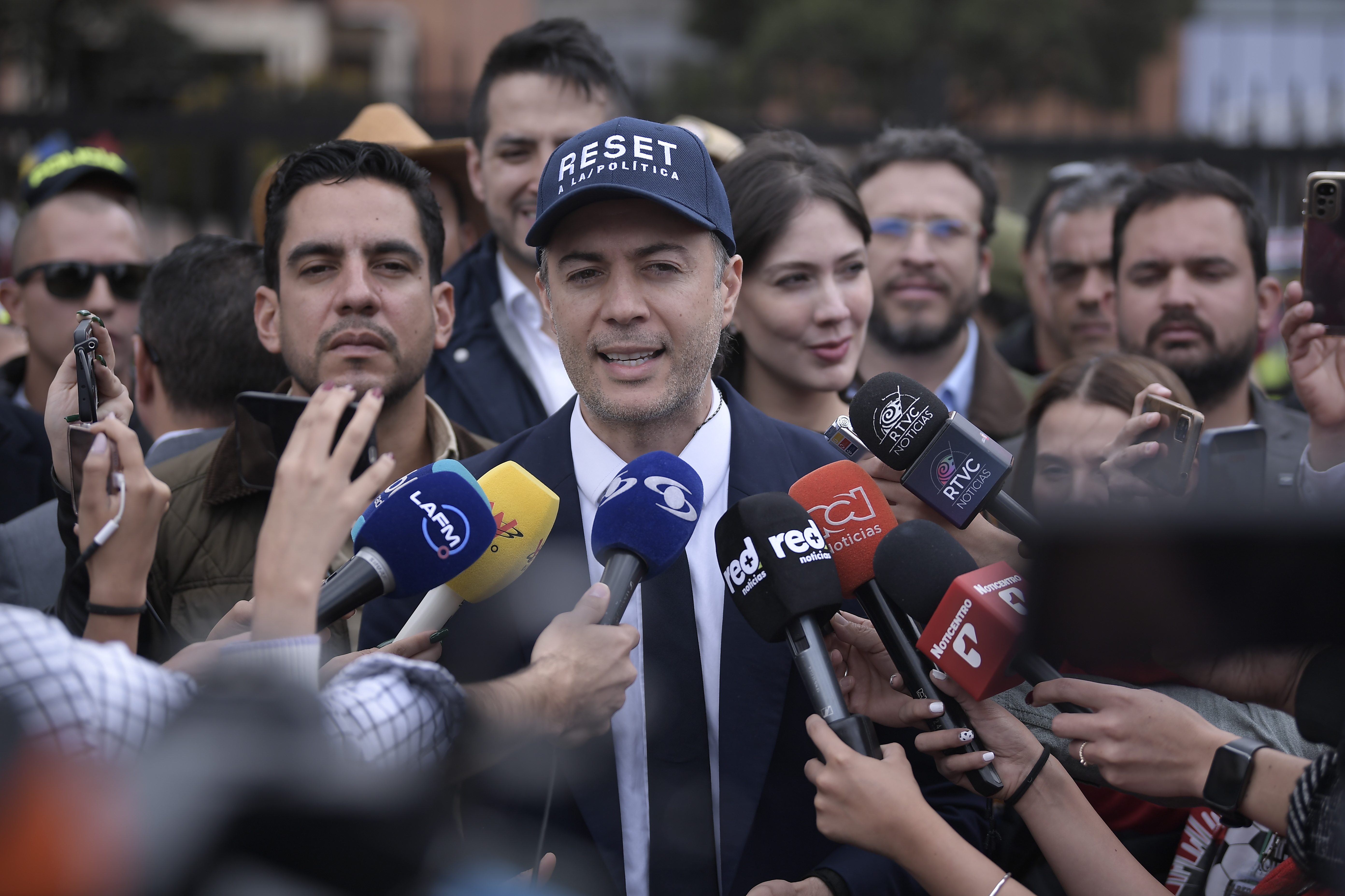 Quintero respondió a la consulta con candidatura por firmas y habló de campaña “sin jefes”