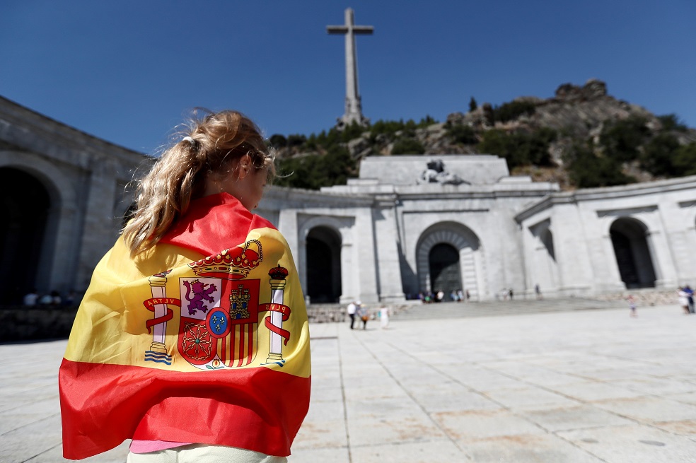 Se inició proceso legal para exhumar al dictador Franco de su mausoleo
