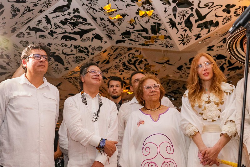 El presidente Gustavo Petro en la Expo Osaka 2025 junto a sus ministras de Exteriores y Comercio, así como su jefe de despacho.