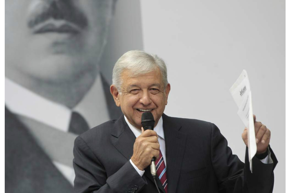 FIL Guadalajara: A propósito de la posesión de López Obrador