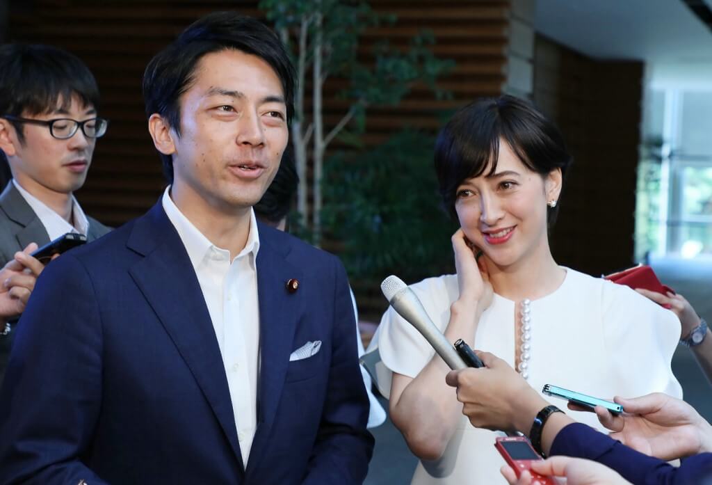 Ministro japonés pedirá una licencia por paternidad para dar ejemplo a hombres