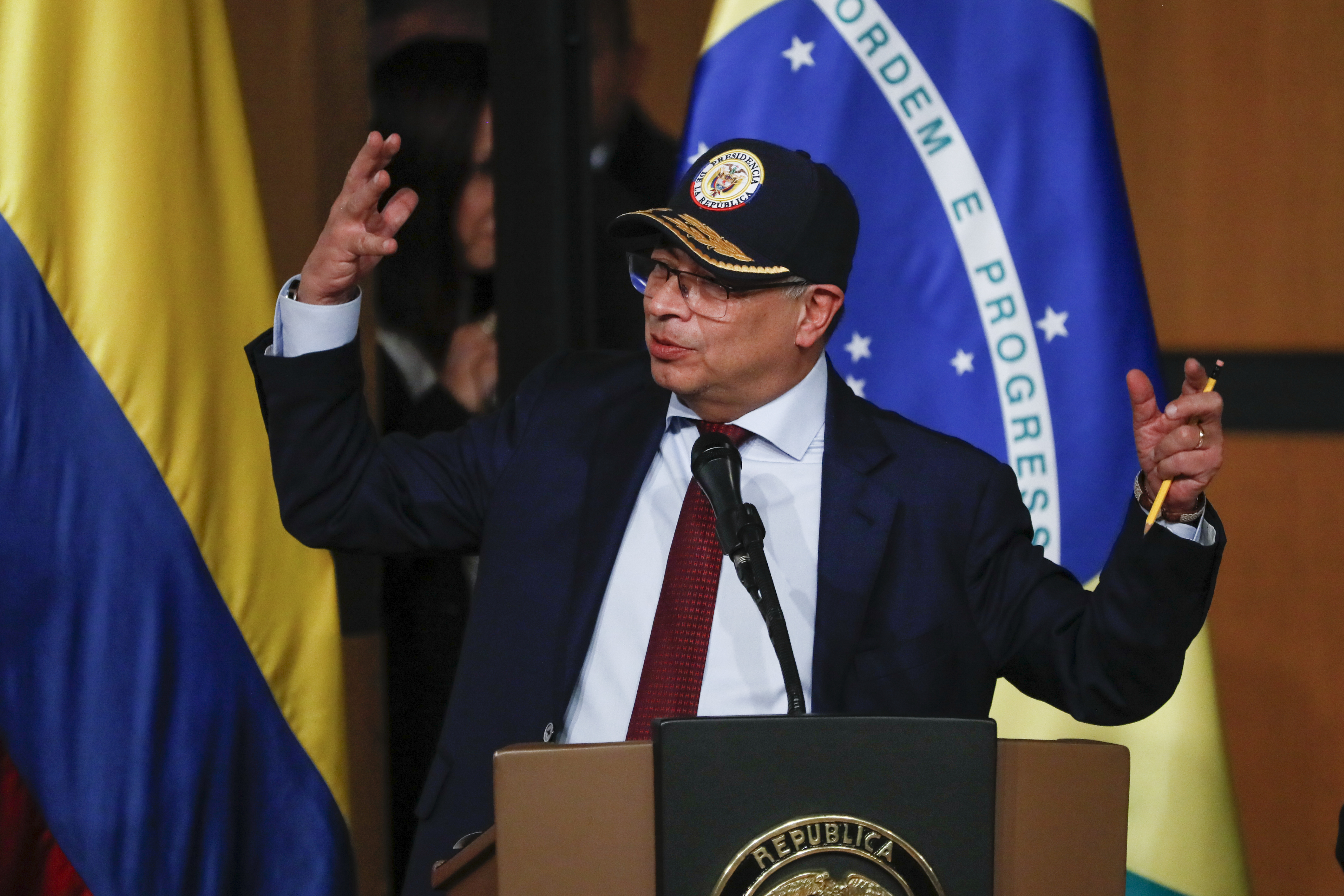 No solo de discursos vive un gobierno