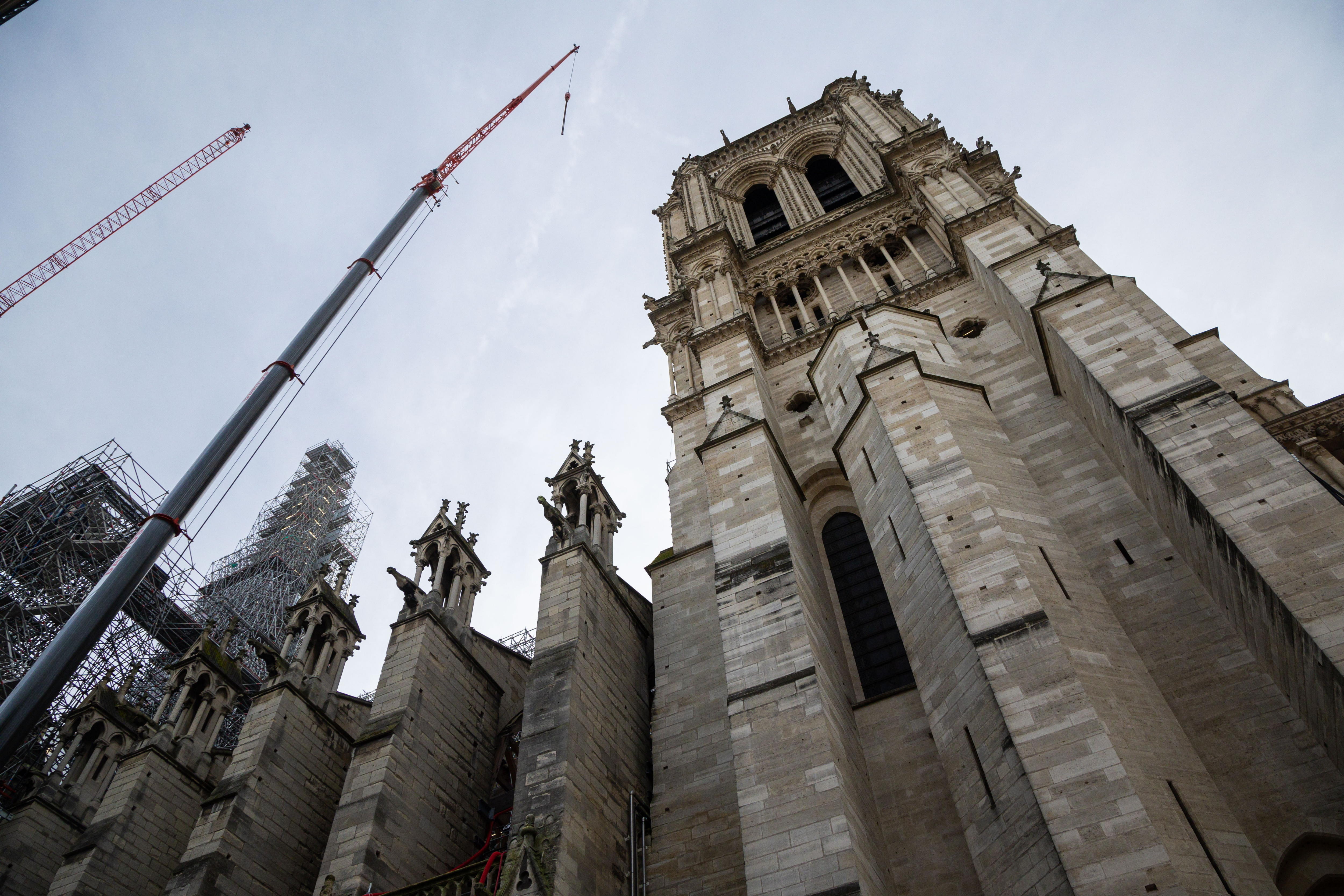 Crece la presión para que Macron no cambie las vidrieras de Notre Dame