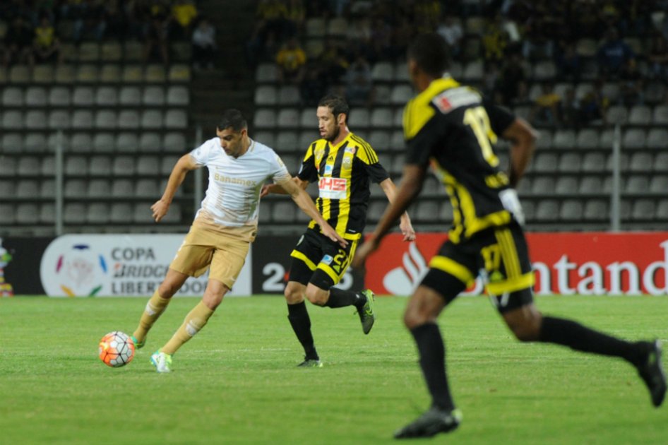 Colombiano Yuber Mosquera le da ventaja al Táchira sobre Pumas