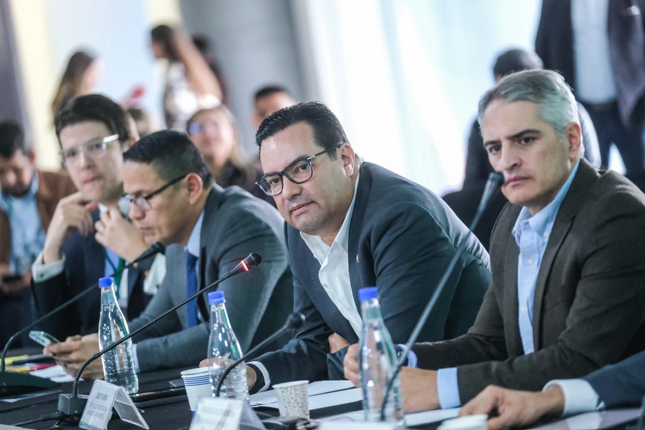 Gobernadores piden veeduría independiente a actas de escrutinio en Venezuela