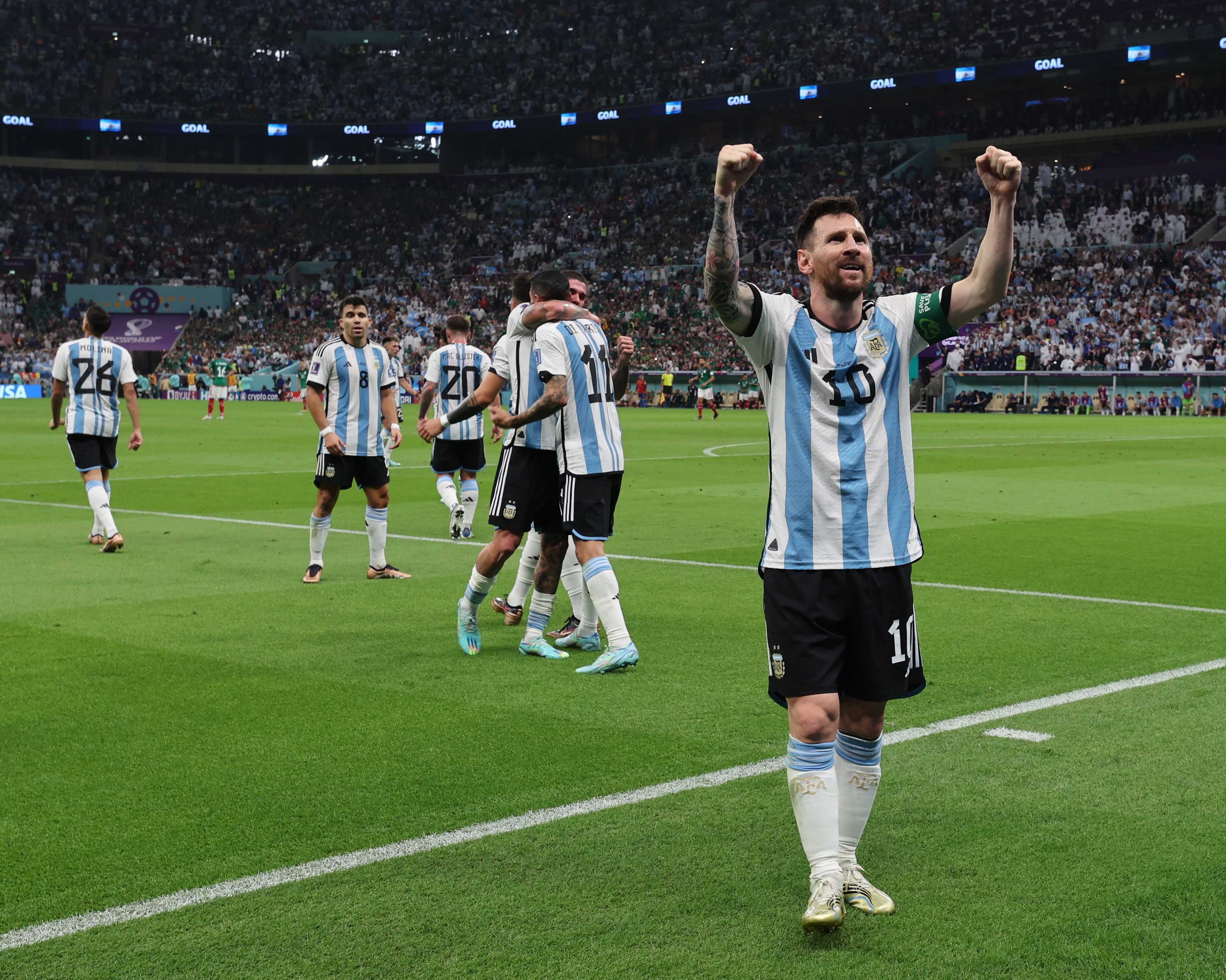 Messi mantiene viva la ilusión de Argentina tras ganarle a México