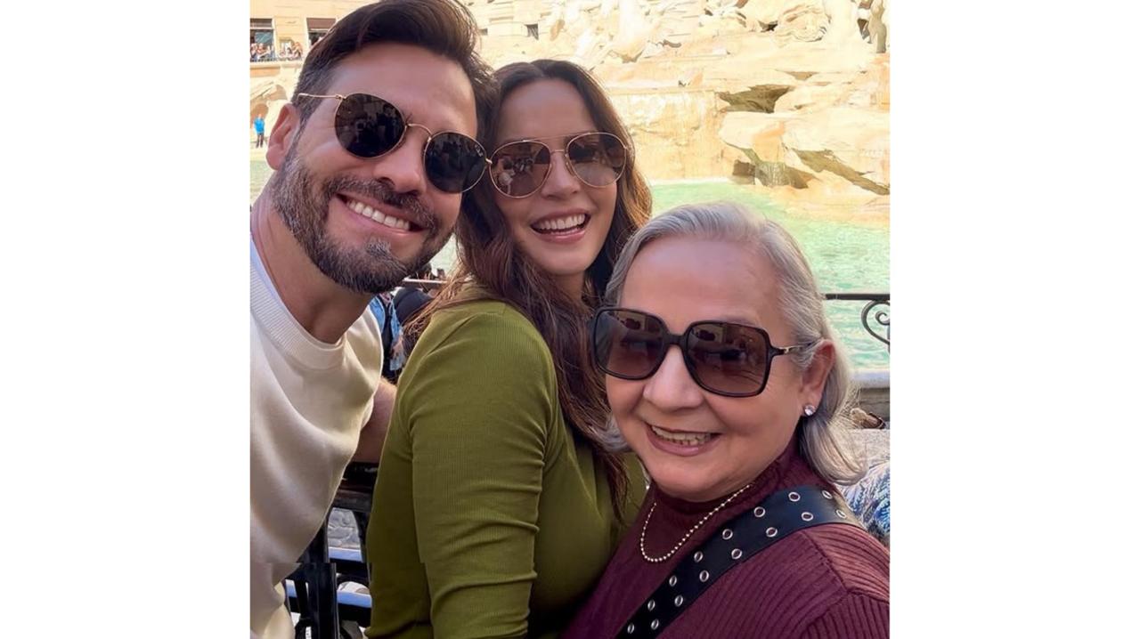 Carmen Villalobos de viaje con su novio y su mamá.  Se encontraron con el Papa