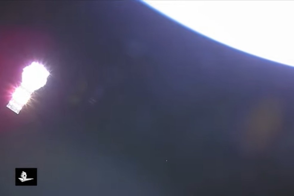 Primera imagen del panel solar desplegado.