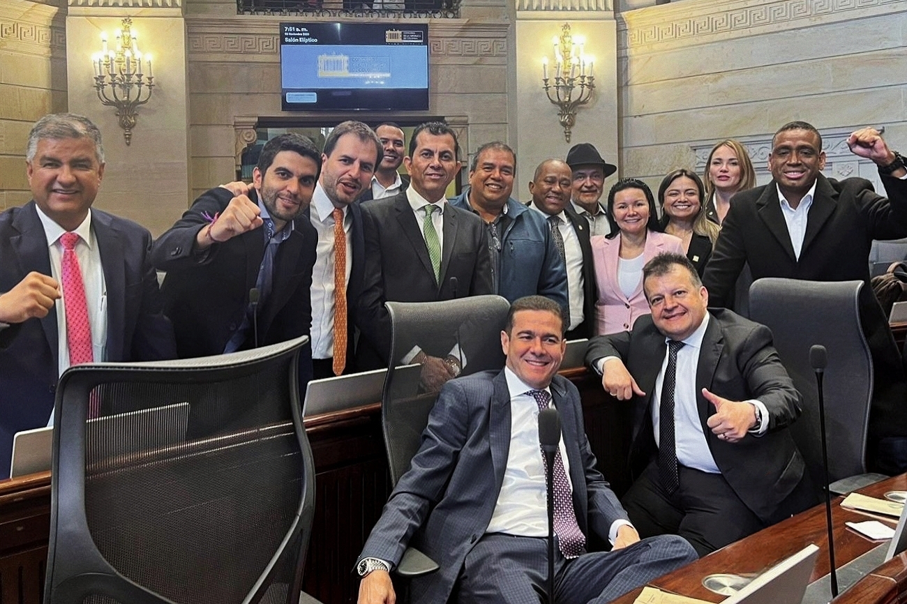 Uribismo y Cambio Radical despliegan estrategia para frenar reformas del Gobierno